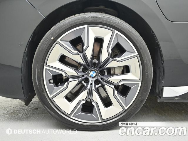BMW 7 Series (G70) 750e xDrive Design Pure Excellence 2023 — фото 5