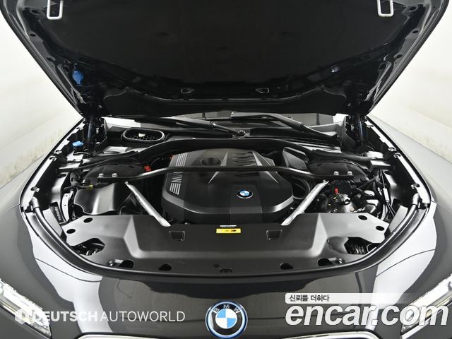 BMW 7 Series (G70) 750e xDrive Design Pure Excellence 2023 — фото 6