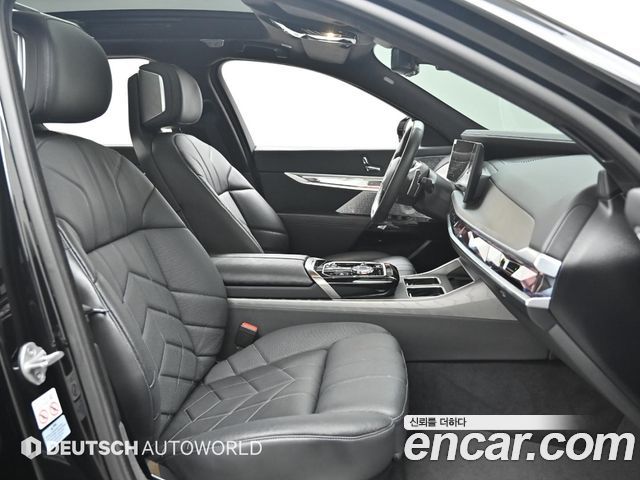 BMW 7 Series (G70) 750e xDrive Design Pure Excellence 2023 — фото 10