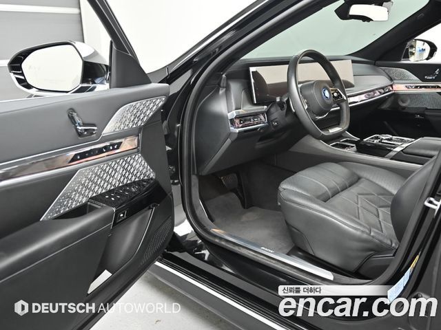 BMW 7 Series (G70) 750e xDrive Design Pure Excellence 2023 — фото 15