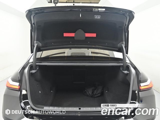 BMW 7 Series (G70) 750e xDrive Design Pure Excellence 2023 — фото 23