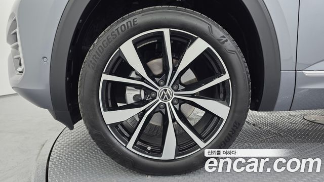 Volkswagen Atlas 2.0 TSI R-LINE 7-Seater 2025 — фото 5