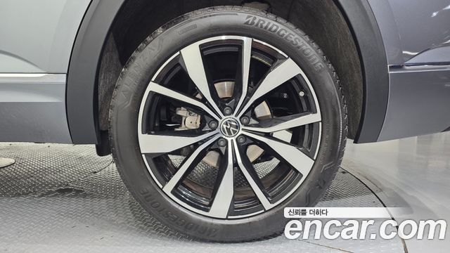 Volkswagen Atlas 2.0 TSI R-LINE 7-Seater 2025 — фото 21