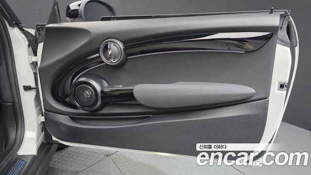 MINI Cooper S Convertible Resolute Edition 3rd Gen 2024 — фото 24