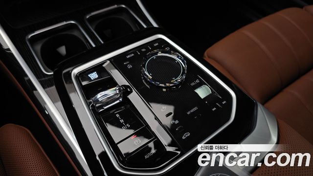 BMW 7 Series (G70) 740i xDrive M Sport 2025 — фото 9