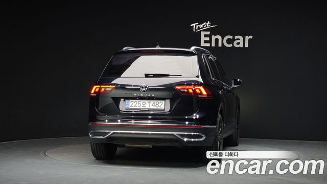 Volkswagen Tiguan (II) 2.0 TDI Premium 2022 — фото 4