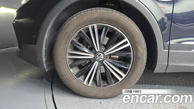 Volkswagen Tiguan (II) 2.0 TDI Premium 2022 — фото 5