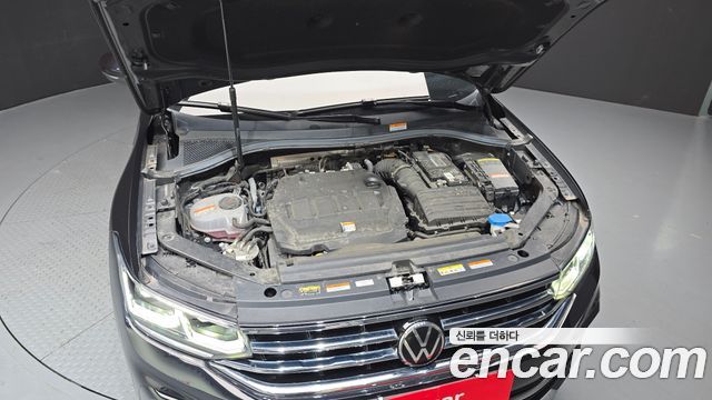 Volkswagen Tiguan (II) 2.0 TDI Premium 2022 — фото 6