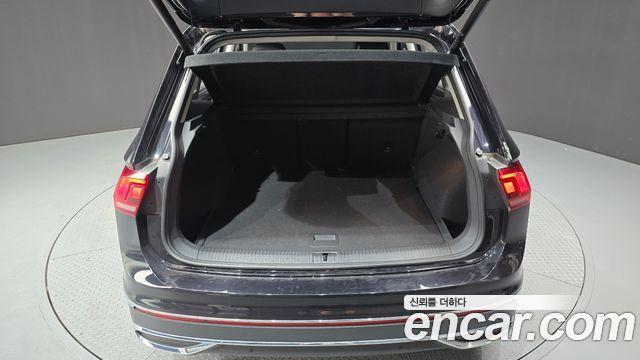 Volkswagen Tiguan (II) 2.0 TDI Premium 2022 — фото 17