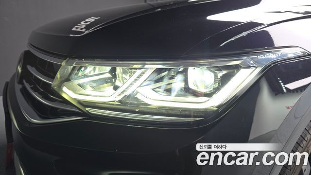 Volkswagen Tiguan (II) 2.0 TDI Premium 2022 — фото 22