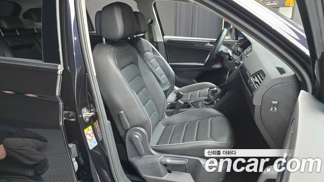 Volkswagen Tiguan (II) 2.0 TDI Premium 2022 — фото 26