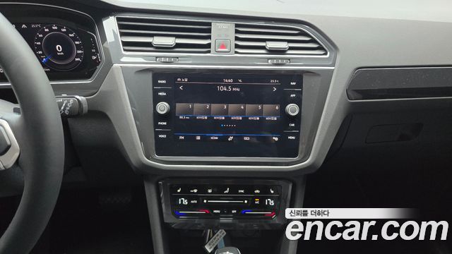 Volkswagen Tiguan (II) 2.0 TDI Premium 2022 — фото 29