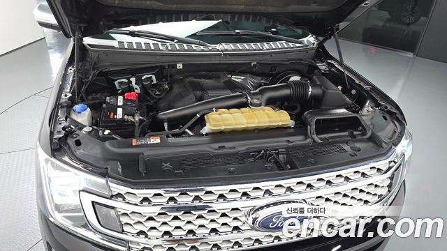 Ford Expedition Platinum 4WD 7Seater 2021 — фото 6