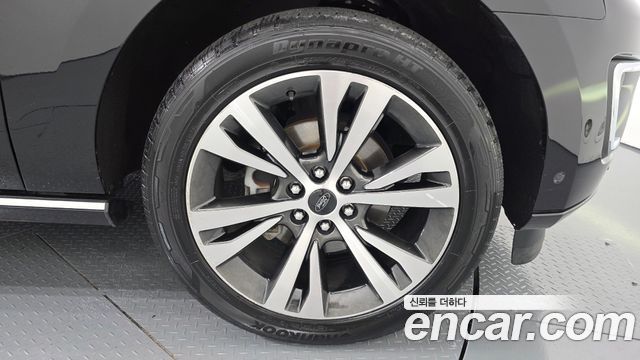 Ford Expedition Platinum 4WD 7Seater 2021 — фото 21