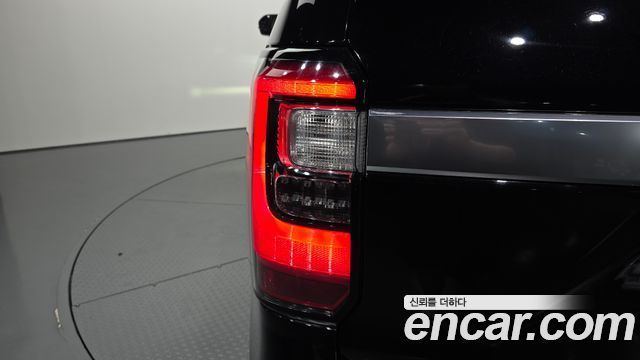 Ford Expedition Platinum 4WD 7Seater 2021 — фото 23