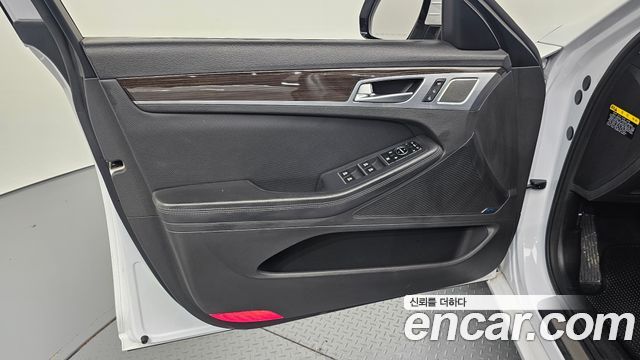 Genesis G80 3.3 GDI AWD Premium Luxury 2018 — фото 24