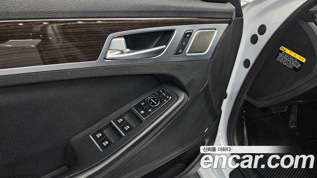 Genesis G80 3.3 GDI AWD Premium Luxury 2018 — фото 27