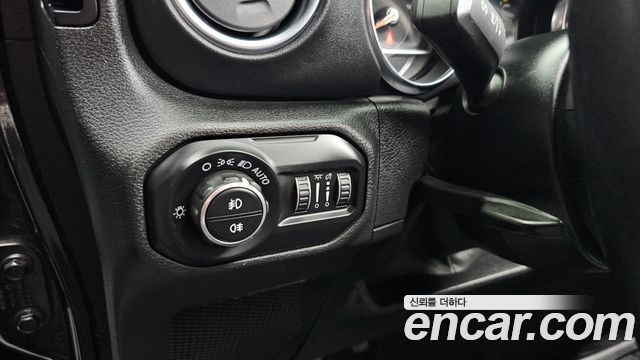 Jeep Wrangler (JL) 2.0 Overland Power Top 4Door 2020 — фото 28