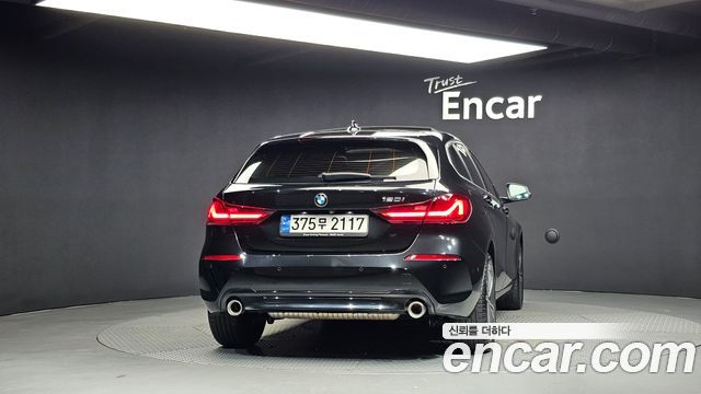 BMW 1 Series (F40) 120i Sports 2023 — фото 4
