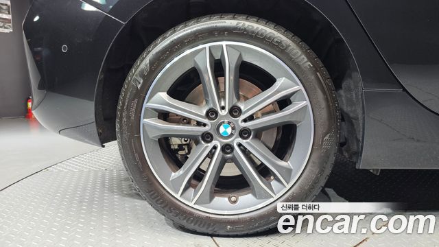 BMW 1 Series (F40) 120i Sports 2023 — фото 5