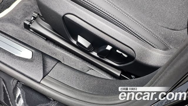 BMW 1 Series (F40) 120i Sports 2023 — фото 31