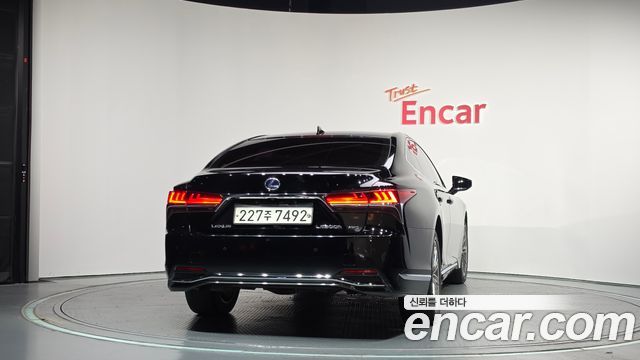 Lexus LS500h (V) 3.5 Luxury AWD 2018 — фото 4