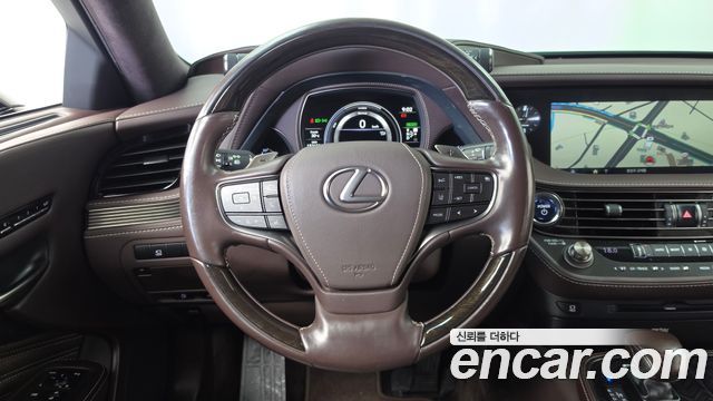 Lexus LS500h (V) 3.5 Luxury AWD 2018 — фото 17