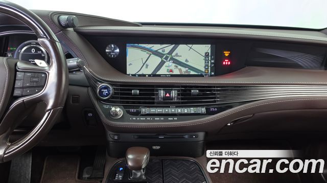 Lexus LS500h (V) 3.5 Luxury AWD 2018 — фото 18