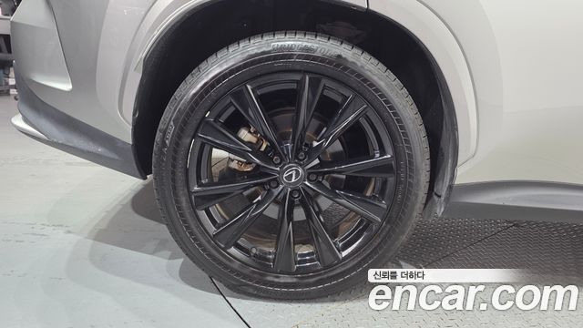 Lexus NX450h+ (II) F-Sport 2025 — фото 5