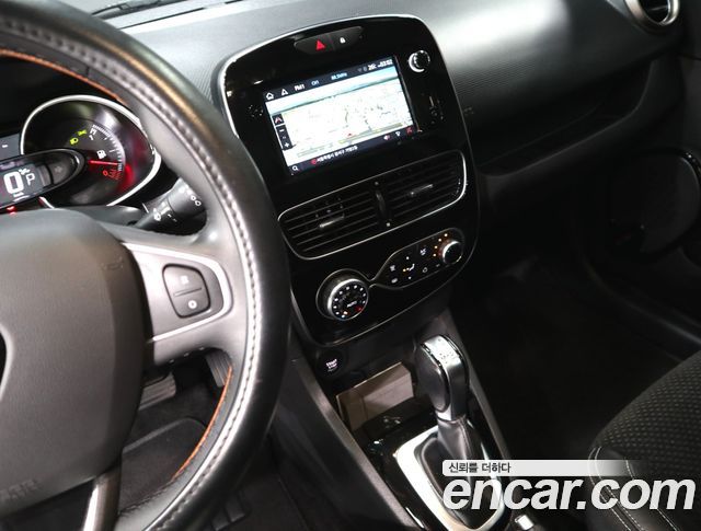 Renault Korea Clio Iconic 2019 — фото 10