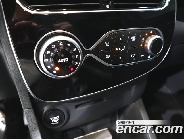 Renault Korea Clio Iconic 2019 — фото 17