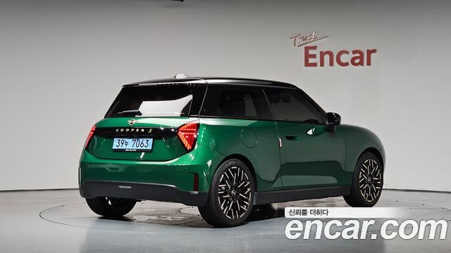 MINI Cooper Electric (IV) SE Favoured 2024 — фото 2