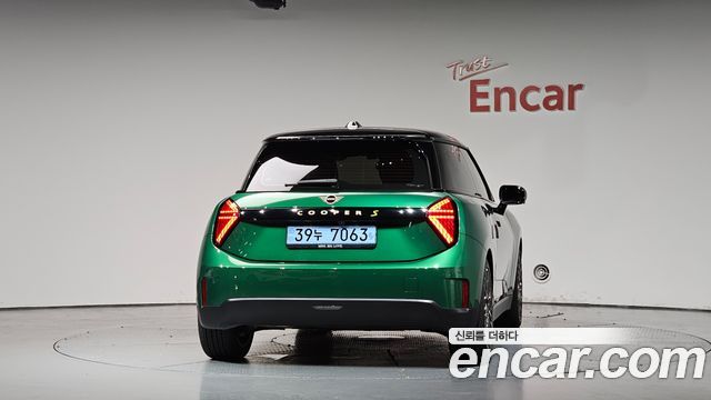 MINI Cooper Electric (IV) SE Favoured 2024 — фото 4