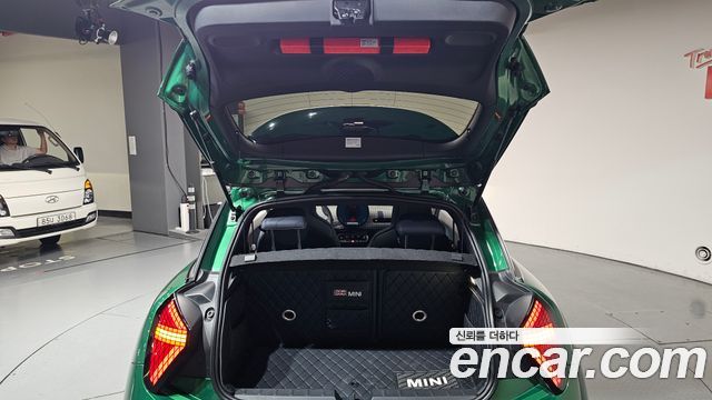 MINI Cooper Electric (IV) SE Favoured 2024 — фото 20