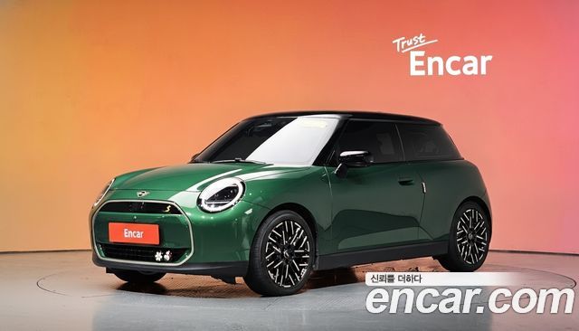 MINI Cooper Electric (IV) SE Favoured 2024 — фото 1
