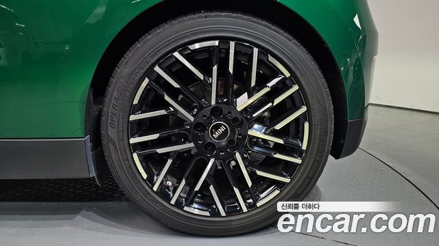 MINI Cooper Electric (IV) SE Favoured 2024 — фото 21