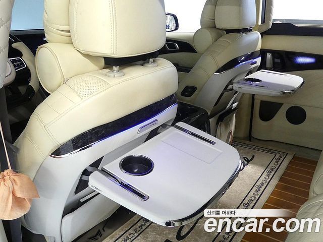 Kia Carnival (IV) Gasoline 9-seater Limousine(Special vehicle) 2023 — фото 20