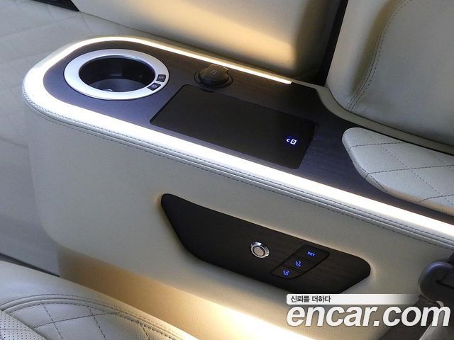 Kia Carnival (IV) Gasoline 9-seater Limousine(Special vehicle) 2023 — фото 21