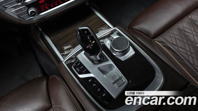 BMW 7 Series (G11) 745Le iPerformance Design Pure Excellence 2021 — фото 9