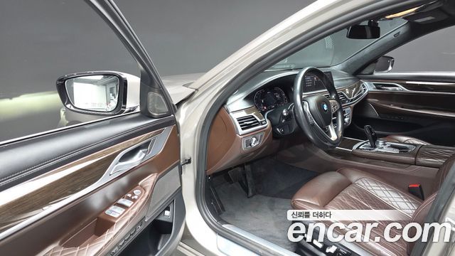 BMW 7 Series (G11) 745Le iPerformance Design Pure Excellence 2021 — фото 10