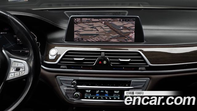 BMW 7 Series (G11) 745Le iPerformance Design Pure Excellence 2021 — фото 14