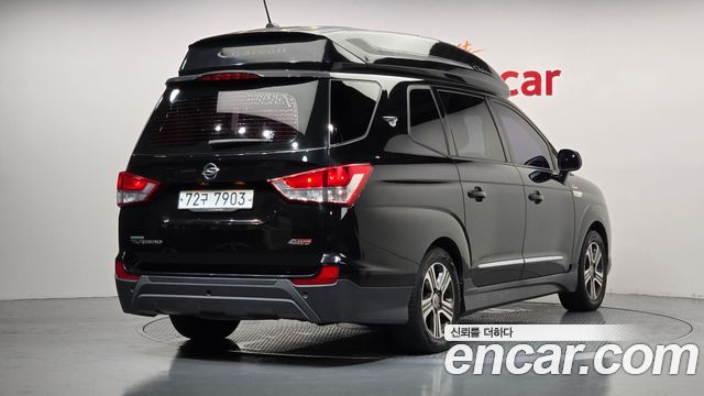 KG Mobility (SsangYong) Korando Turismo 4WD Chateau 11-seater 2015 — фото 2