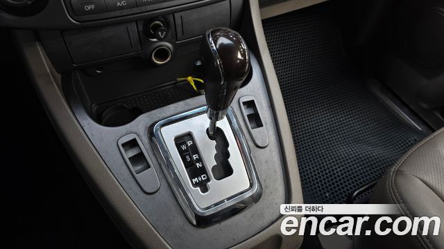 KG Mobility (SsangYong) Korando Turismo 4WD Chateau 11-seater 2015 — фото 9