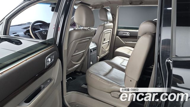 KG Mobility (SsangYong) Korando Turismo 4WD Chateau 11-seater 2015 — фото 16