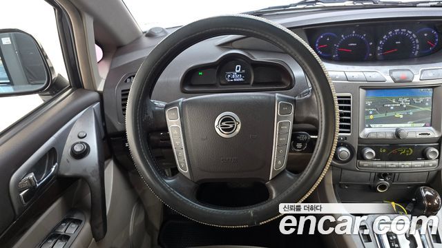 KG Mobility (SsangYong) Korando Turismo 4WD Chateau 11-seater 2015 — фото 17
