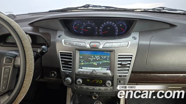 KG Mobility (SsangYong) Korando Turismo 4WD Chateau 11-seater 2015 — фото 18