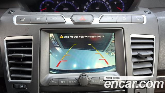 KG Mobility (SsangYong) Korando Turismo 4WD Chateau 11-seater 2015 — фото 19