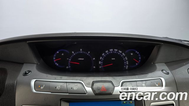 KG Mobility (SsangYong) Korando Turismo 4WD Chateau 11-seater 2015 — фото 22