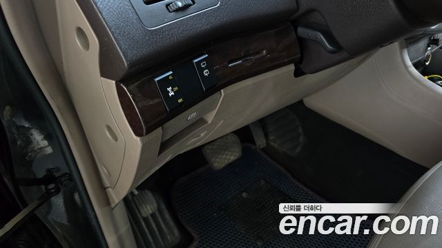 KG Mobility (SsangYong) Korando Turismo 4WD Chateau 11-seater 2015 — фото 23