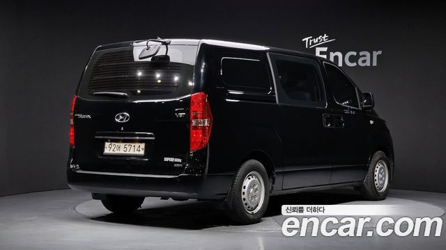 Hyundai Grand Starex Van 5-Seater Style 2021 — фото 2